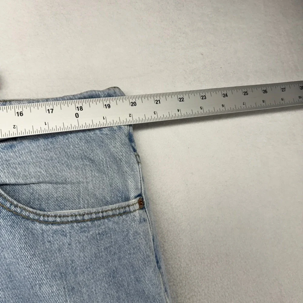 Vintage Levis jeans men's 42x30 Fits 39x29 Blue Light Wash 550 Relaxed Taper USA